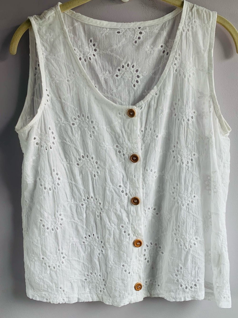 Eyelet Embroidery Sleeveless Top White Pretty Summer Button Up Casual EUC Small